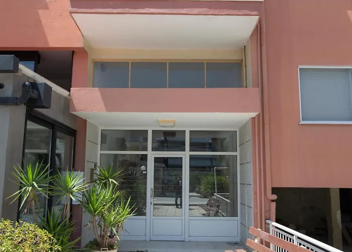 Dimado * Néa Péramos